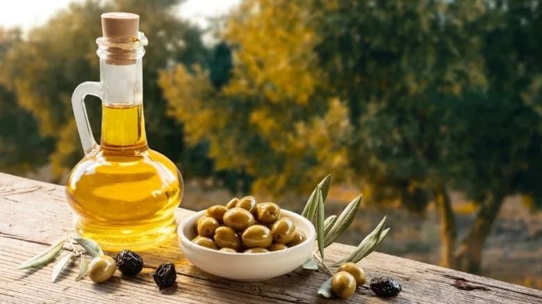 روغن زیتون سه لیتری فدک اقتصادی برای مصرف بلند مدت