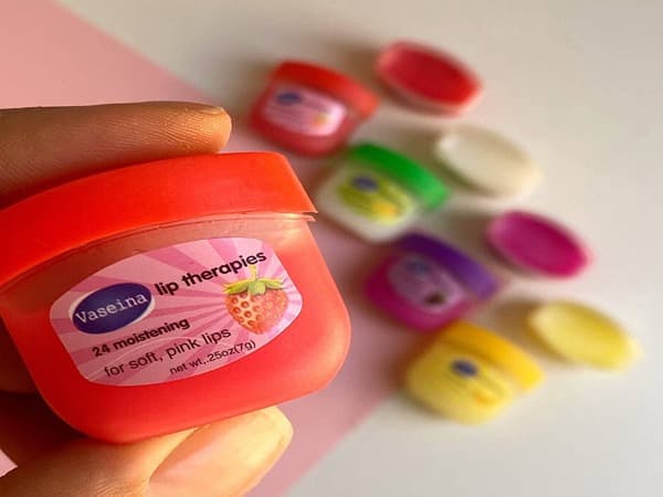 تصویر 1 از وازلین لب میوه ای بافت لطیف و سبک با رایحه دلپذیر