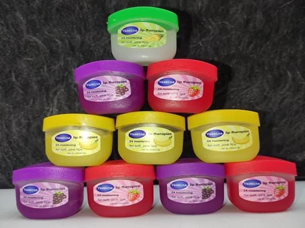 تصویر 3 از وازلین لب میوه ای بافت لطیف و سبک با رایحه دلپذیر