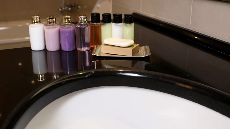 تصویر 1 از انواع پک شامپو هتلی با pH متعادل مناسب شستشوی روزانه