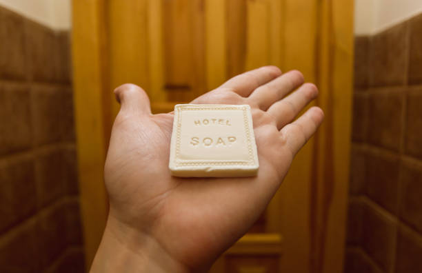 صابون هتلی آتنا سفید بدون عطر تند مناسب استفاده مکرر