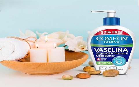 وازلین کامان ترکیبی شفاف با نرم‌ کنندگی عالی