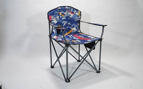 تصویر 4 از صندلی مسافرتی سوئدی با مهندسی مینیمال و سازه پایدار