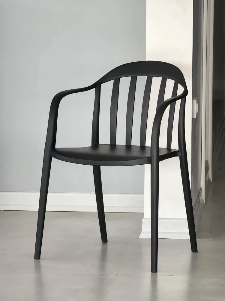 صندلی پلاستیکی ویگو مناسب استفاده در فضای باز