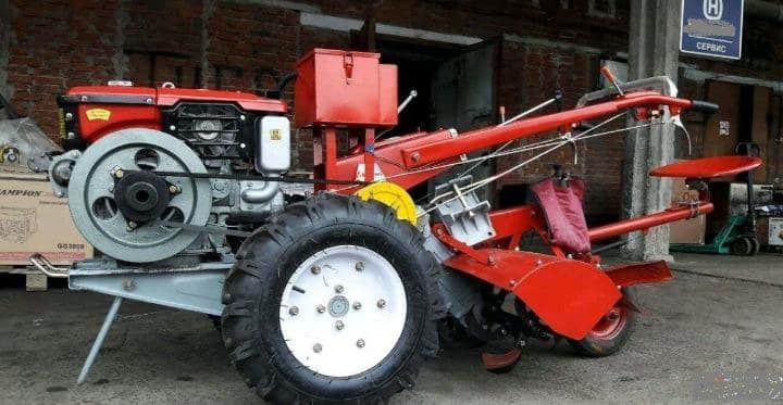 تصویر 2 از کولتیواتور صندلی با ارتفاع قابل تنظیم مناسب کار طولانی در مزرعه