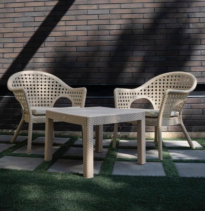 صندلی پلاستیکی ناصر با طراحی استاندارد و ارگونومیک