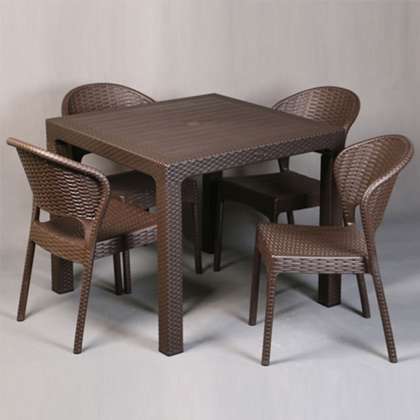 صندلی پلاستیکی چهار نفره با طراحی ساده و کاربردی