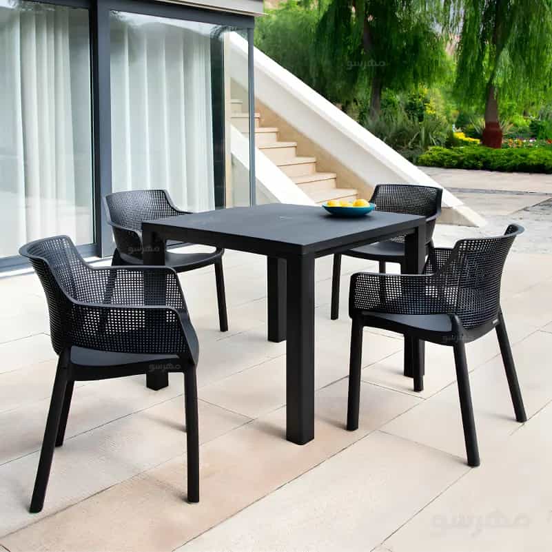 تصویر 3 از صندلی پلاستیکی چهار نفره با طراحی ساده و کاربردی