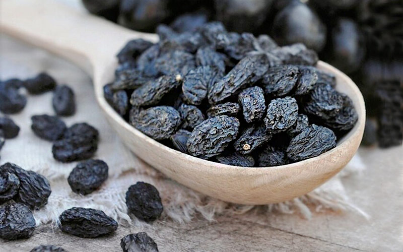 تصویر 1 از کشمش سیاه بدون هسته مناسب ترکیب با غذا و دسر