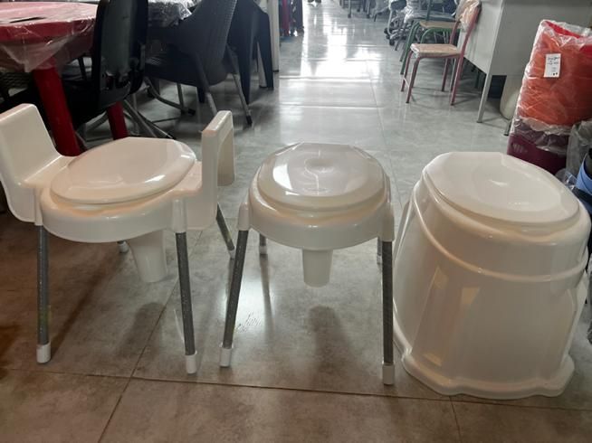 تصویر 4 از صندلی پلاستیکی توالت فرنگی با پایه ضد لغزش