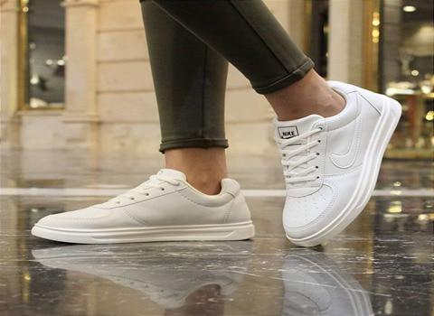 تصویر 2 از کفش مردانه ونس سفید با جزئیات دقیق و فرم شکیل