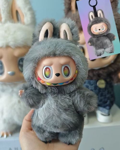 تصویر 1 از عروسک ترسناک لبوبو کوچک و جذاب برای کلکسیونر ها