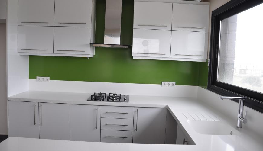 تصویر 3 از سرامیک آشپزخانه سبز مناسب فضا های کوچک و کم نور