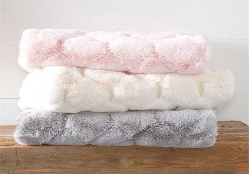 تصویر 3 از پتو گلبافت سفید نخی بافت برجسته سبک‌ برای تابستان