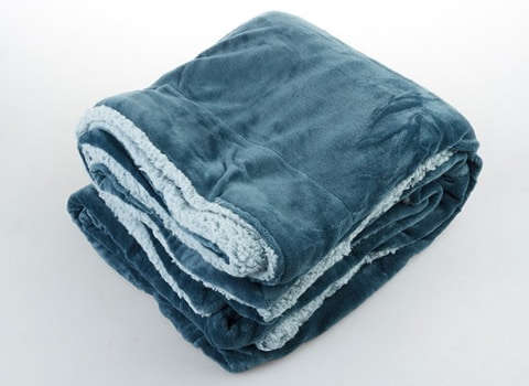 پتو پشمی ترک طراحی‌ شده با بافت متراکم و مقاوم