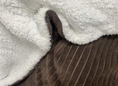 تصویر 1 از پتو پشمی ترک طراحی‌ شده با بافت متراکم و مقاوم