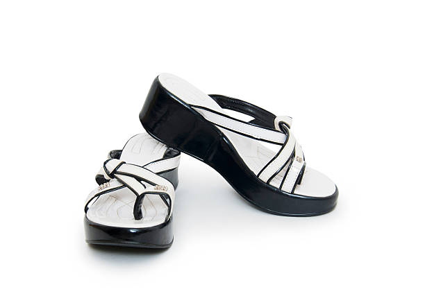 تصویر 1 از صندل مشکی سفید با کفی آناتومیک و رویه نرم