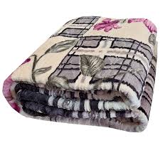 تصویر 4 از پتو شادیلون جنس مخملی لطیف با رنگ‌ بندی شاد