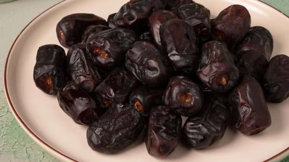 خرما مضافتی دیت لند جعبه‌ ای با دانه‌ های برتر و بافت بی نظیر