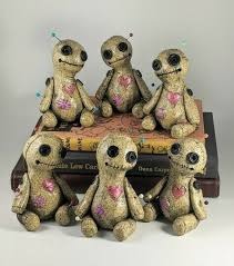 تصویر 1 از عروسک وودو کلکسیونی مینیاتوری با نخ‌ های رنگی