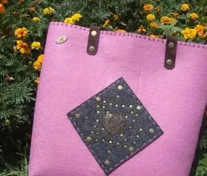 تصویر 3 از کیف نمدی سپهر با طراحی منحصر به فرد و دوخت محکم