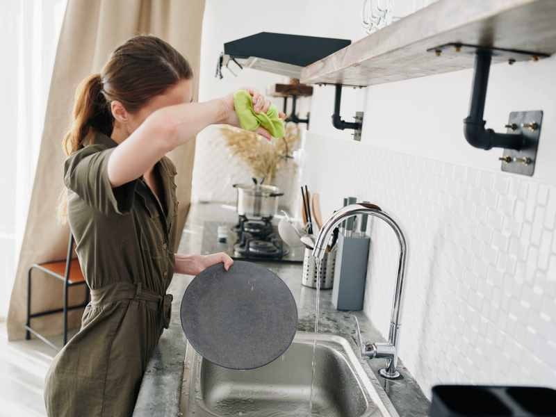 مایع ظرفشویی سیب شفاف با رایحه طبیعی و ملایم