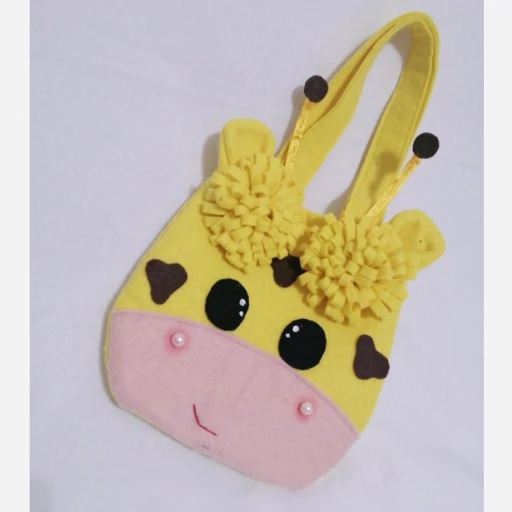 کیف نمدی زرافه با جیب های کاربردی و دسترسی آسان