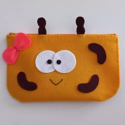 تصویر 1 از کیف نمدی زرافه با جیب های کاربردی و دسترسی آسان