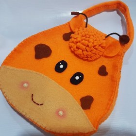 تصویر 2 از کیف نمدی زرافه با جیب های کاربردی و دسترسی آسان