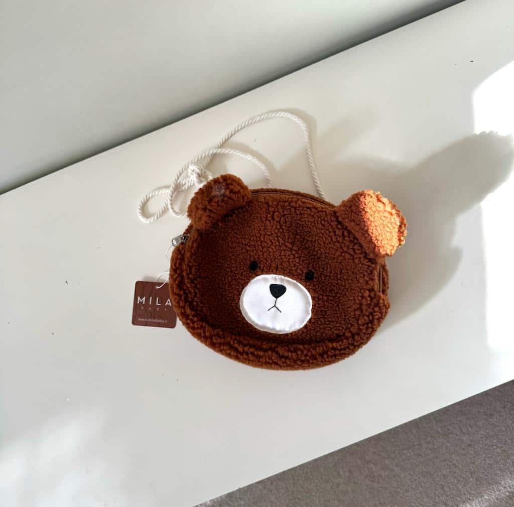 تصویر 4 از کیف نمدی زرافه با جیب های کاربردی و دسترسی آسان