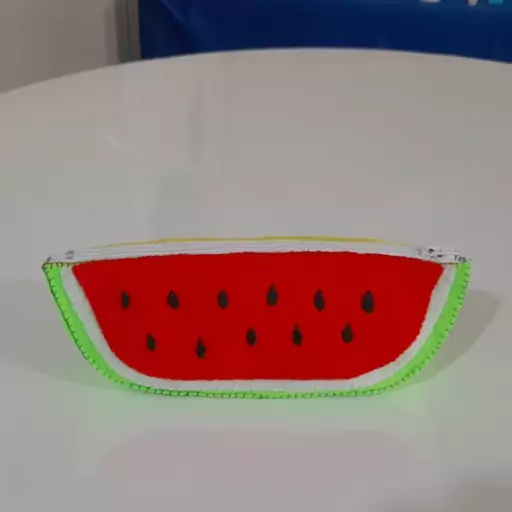 تصویر 2 از کیف نمدی هندوانه ای مناسب نگهداری وسایل کوچک و لوازم شخصی