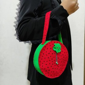 تصویر 4 از کیف نمدی هندوانه ای مناسب نگهداری وسایل کوچک و لوازم شخصی