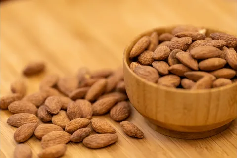 تصویر 3 از بادام درختی خام شور با کیفیت عالی و طعم خاص