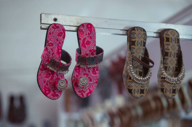 تصویر 2 از صندل هندی با فرم باز و وزن کنترل شده مناسب استفاده مداوم