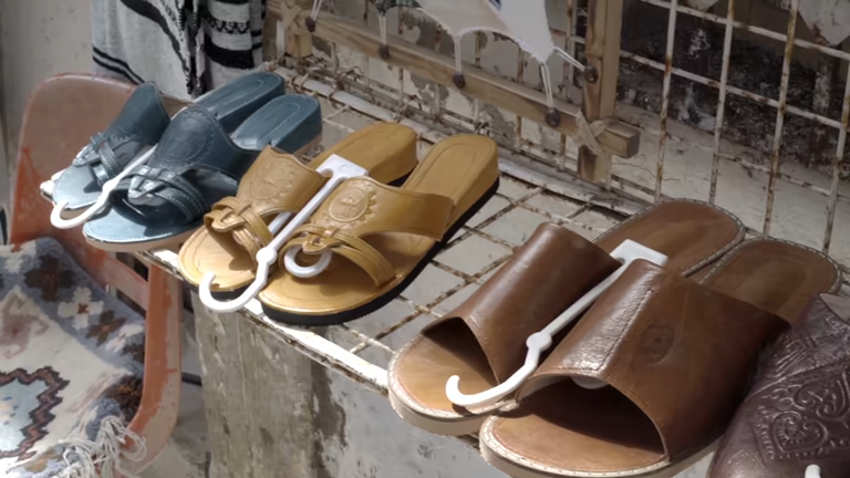 تصویر 3 از صندل ژاپنی مردانه با بند های مقاوم و کفی انعطاف پذیر