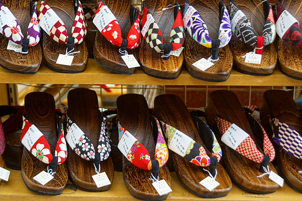 صندل ژاپنی مردانه با بند های مقاوم و کفی انعطاف پذیر