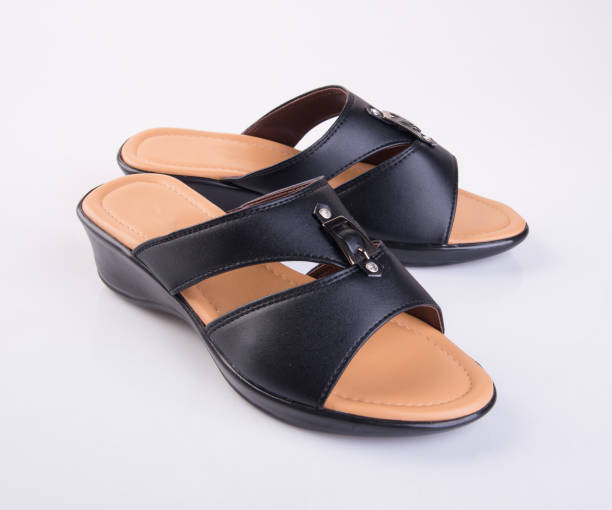 تصویر 3 از صندل اداری زنانه با ترکیب رنگ خنثی و طراحی مناسب اداری