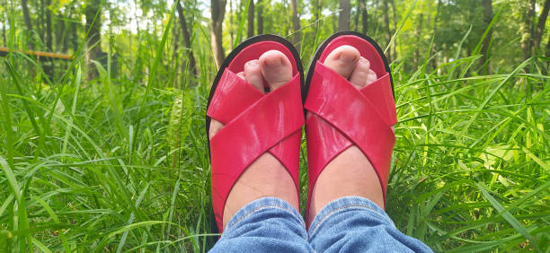 تصویر 4 از صندل قرمز مشکی با کفی چند لایه و طراحی متعادل