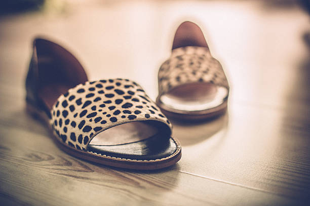 تصویر 3 از صندل پلنگی با بند های پهن و کفی انعطاف پذیر