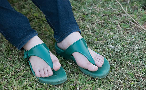 تصویر 5 از صندل سبز هامتو با طراحی مینیمال و زیره سبک