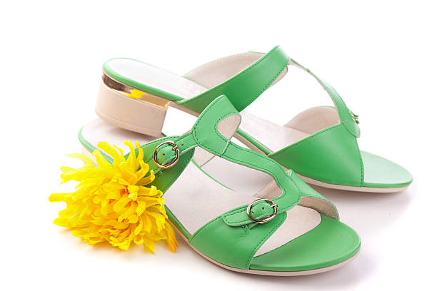 تصویر 4 از صندل سبز هامتو با طراحی مینیمال و زیره سبک