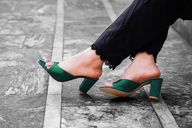 تصویر 3 از صندل سبز هامتو با طراحی مینیمال و زیره سبک