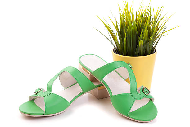 تصویر 2 از صندل سبز هامتو با طراحی مینیمال و زیره سبک