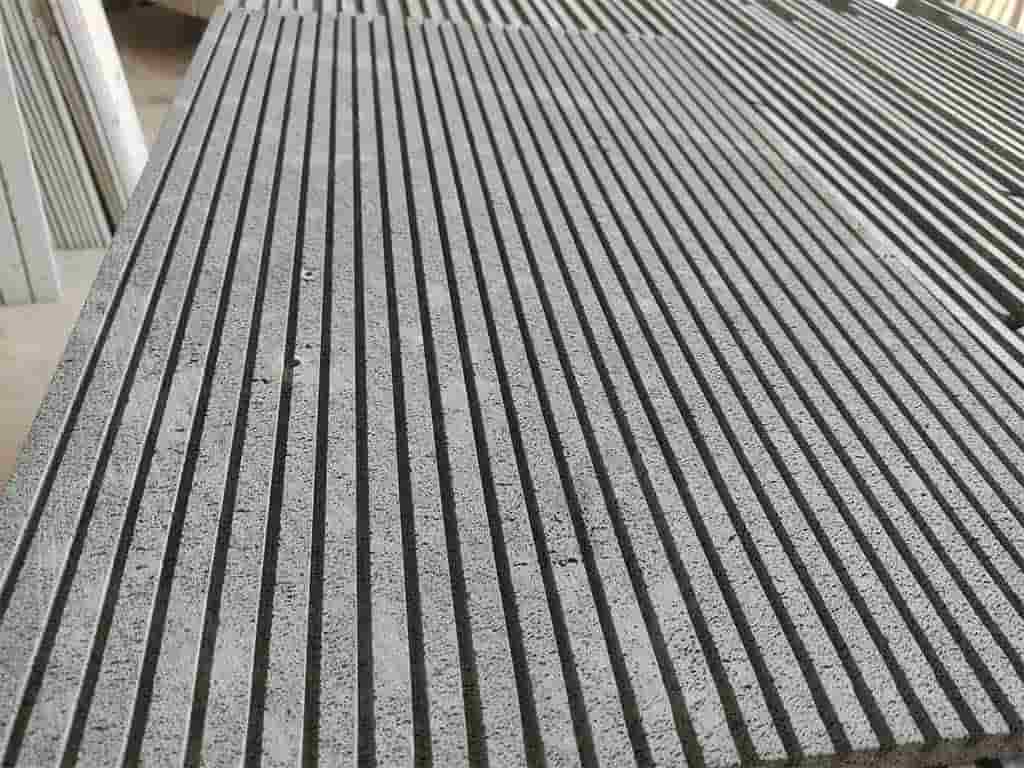 تصویر 2 از سنگ گرانیت تکسچر شیاردار پرداخت ضد لغزش و ایمن