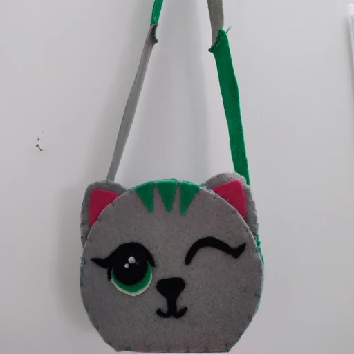 تصویر 3 از کیف نمدی طرح گربه با بافت نرم و دوخت محکم و باکیفیت