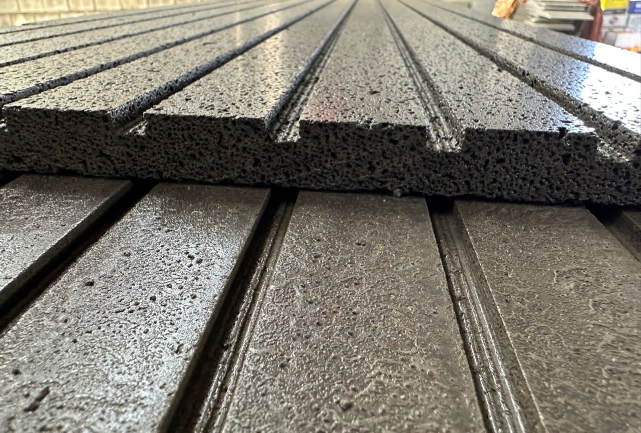 تصویر 4 از سنگ گرانیت مشکی با رگه سفید پوشش مقاوم در برابر ساییدگی