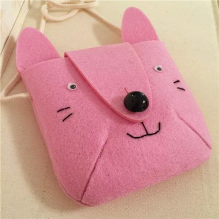 کیف نمدی صورتی با طراحی خلاقانه و منحصر به فرد