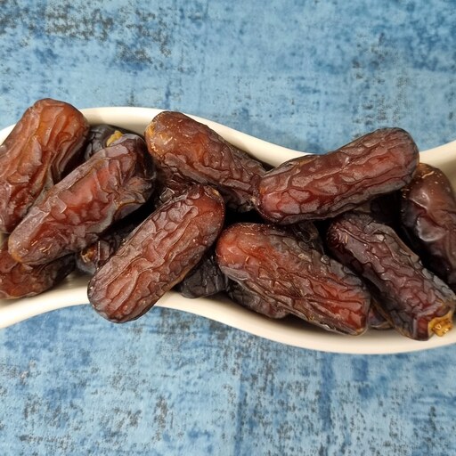 تصویر 1 از خرما پیارم لوکس دست چین شده برای مصرف کنندگان خاص