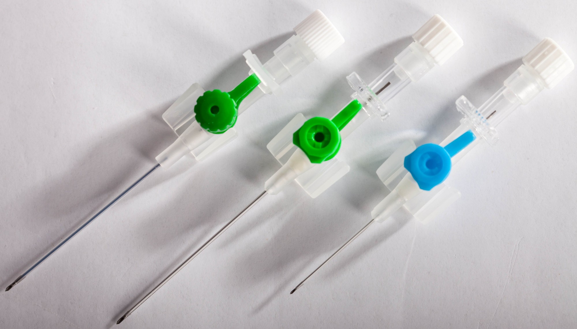 تصویر 1 از آنژیوکت مخصوص کودکان دارای در پوش محافظ برای جلوگیری از آلودگی