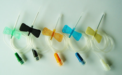 آنژیوکت مخصوص کودکان دارای در پوش محافظ برای جلوگیری از آلودگی